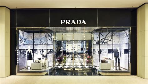 Prada inaugura novo endereço paulistano com peças exclusivas